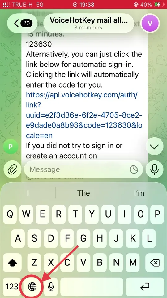 iOS keyboard with arrow pointing to the globe key